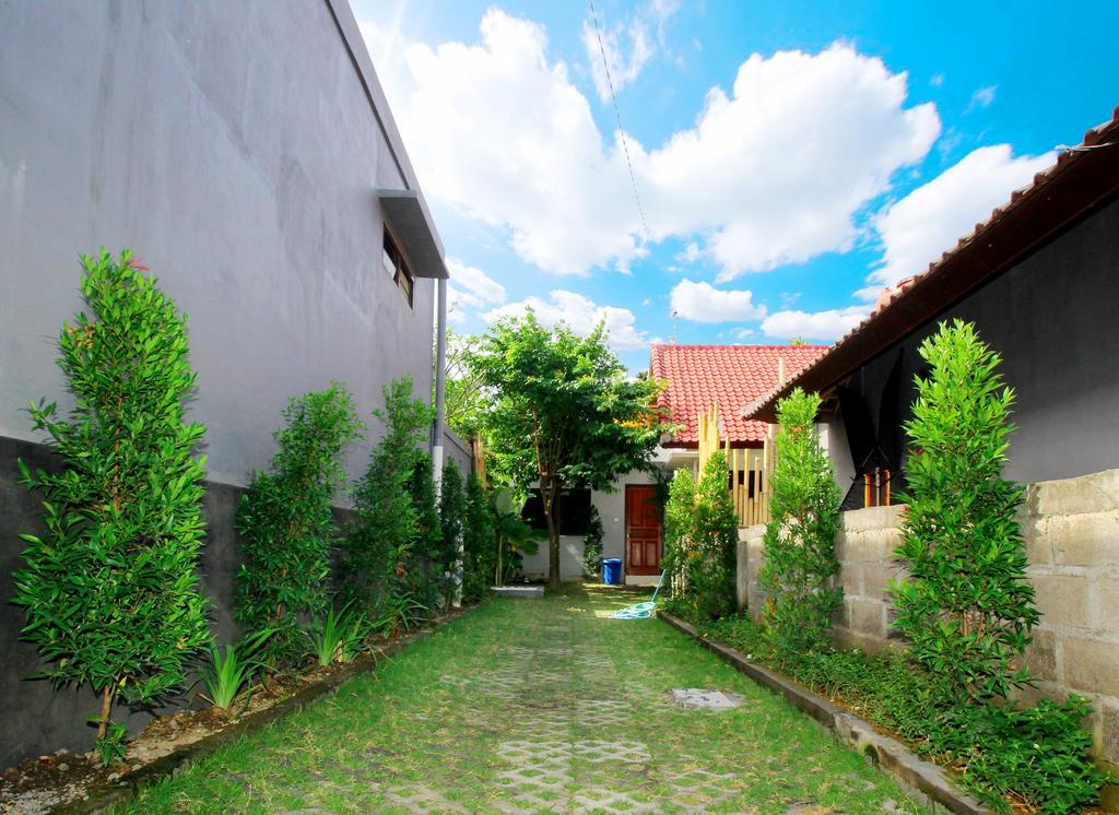 Andy Guesthouse Canggu Buitenkant foto