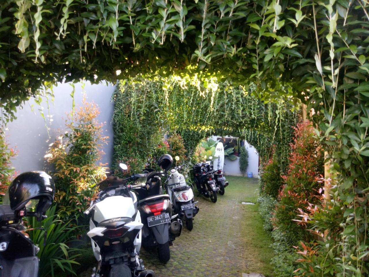 Andy Guesthouse Canggu Buitenkant foto
